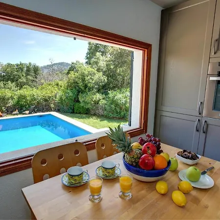 Sleeps 4 Pool Air Con Wifi Villa