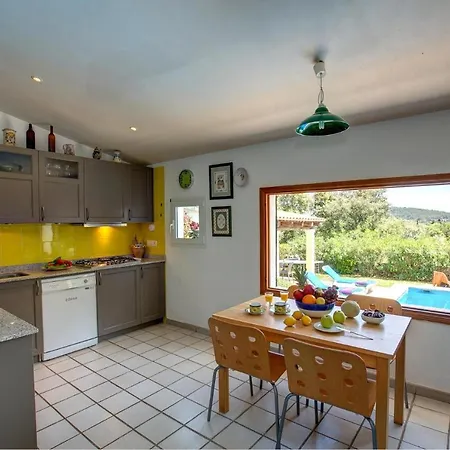 Villa Sleeps 4 Pool Air Con Wifi